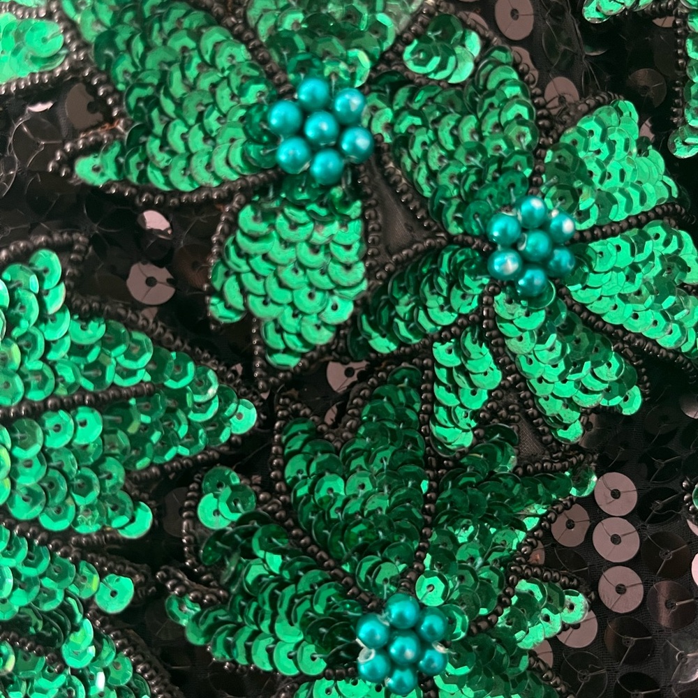 Vintage black and green sequined gown size 8 with keyhole back. - Picture 7 of 13